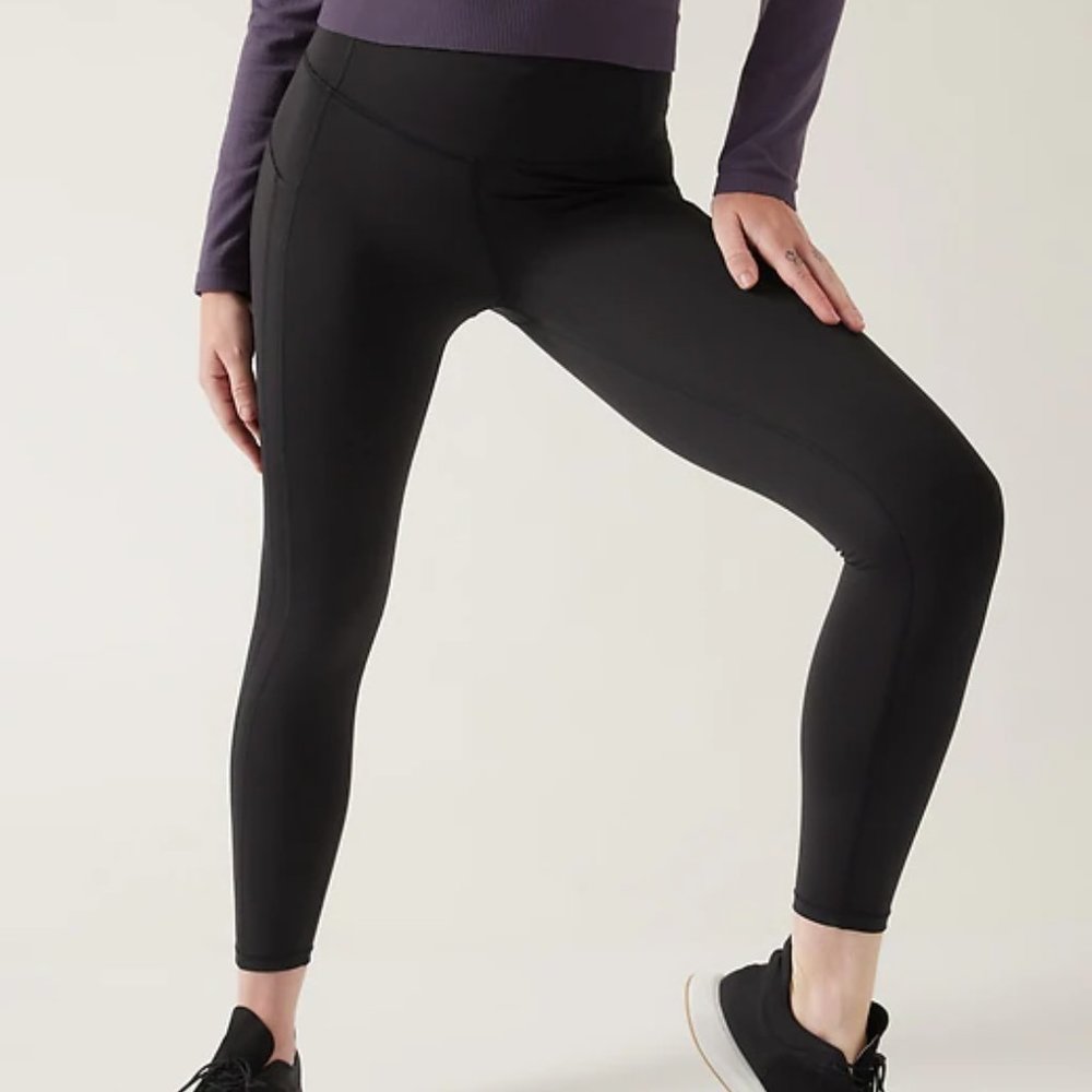 Black Athleta Ultimate Stash Pocket 7/8 Tight Size Small